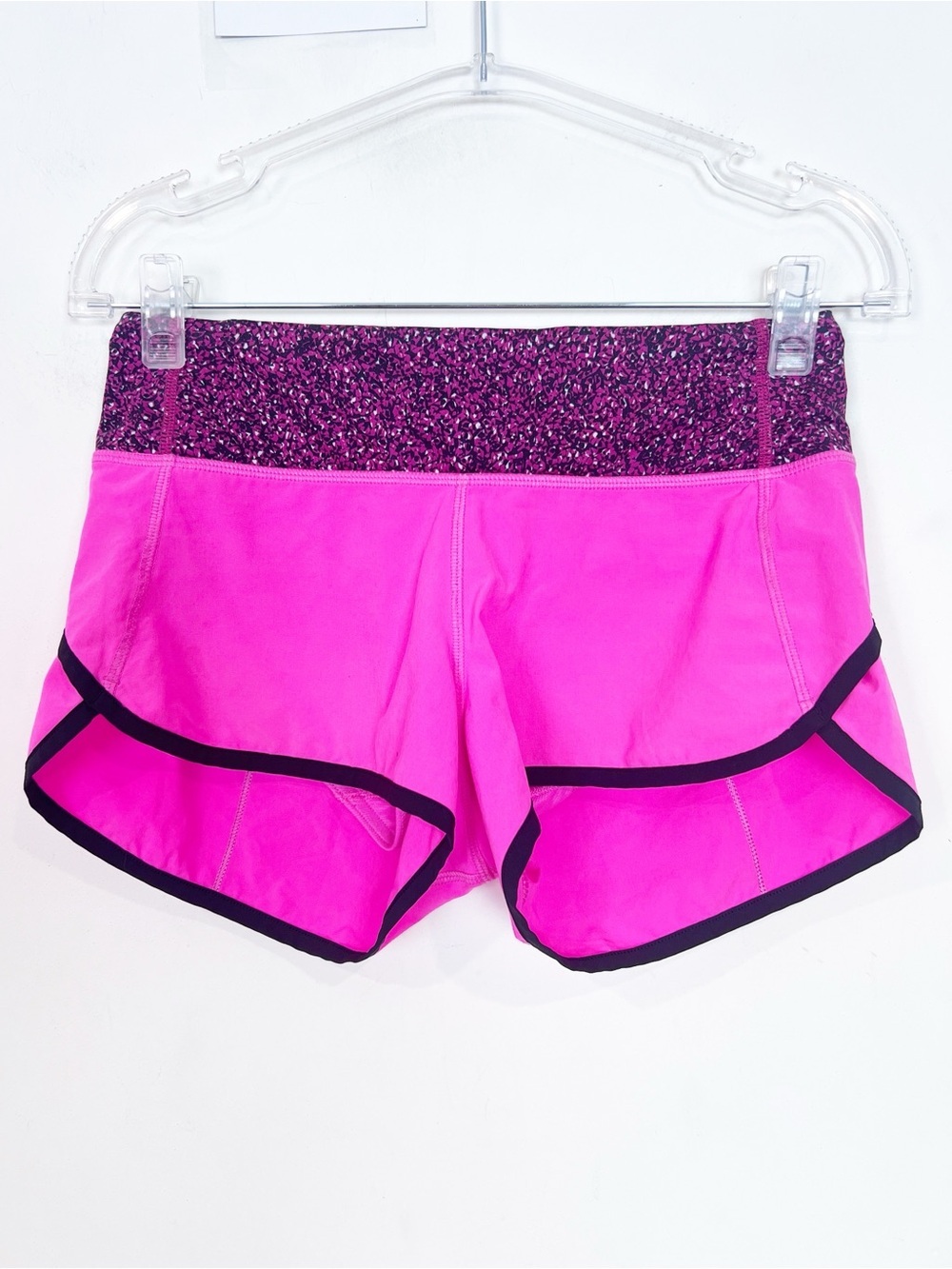 LULULEMON SPEED SHORTS BRIGHT PINK NAVY TRIM RUNNING ATHLETIC SHORTS WOMENS SZ 2